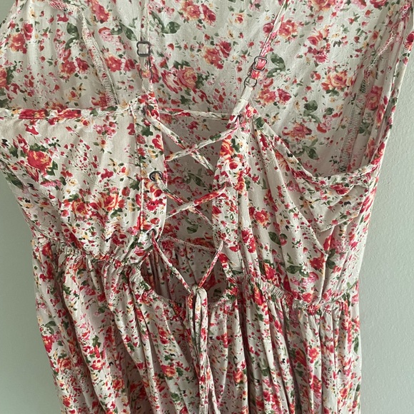 ✨En Cremé floral spaghetti strap dress✨ - Picture 7 of 11